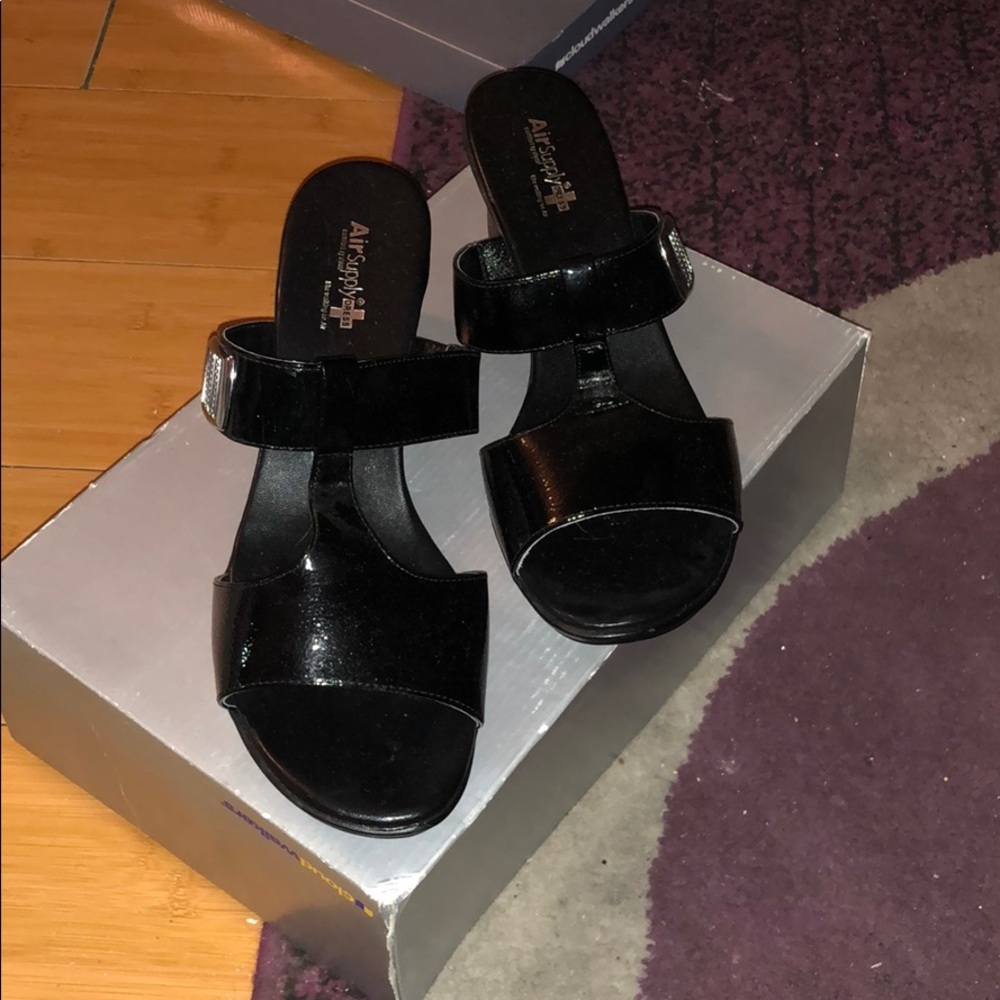 Sandel heel